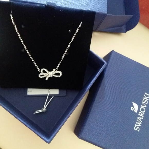 Swarovski crystal bow pendant - Picture 2 of 6